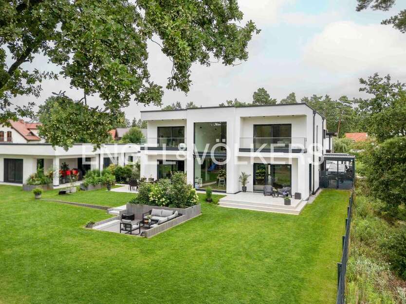 Haus zum Mieten in Stahnsdorf 4.990 € 323 m²