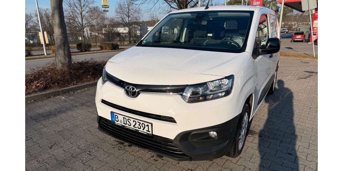 Toyota Proace City 59.000 km 14.750 &euro; Berlin 10435