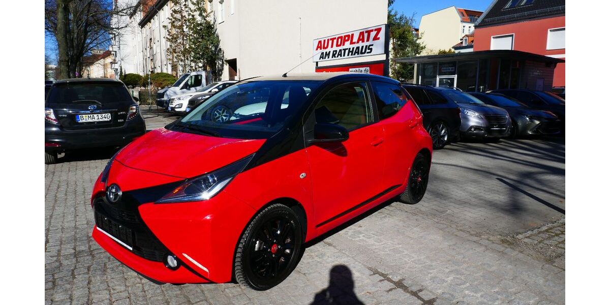 Toyota Aygo (X) 90.216 km 7.950 &euro; Berlin-Tempelhof 12105