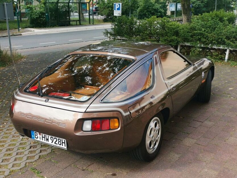 928