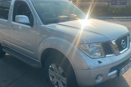 Nissan Pathfinder 263.000 km 3.600 &euro; Berlin 13599