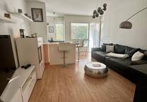 **MÖBLIERT - 2 Zimmer - ERDGESCHOSS MIT DUSCHBAD UND TERRASSE**