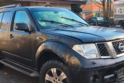 Nissan Pathfinder 223.710 km 4.999 &euro; Berlin 12349