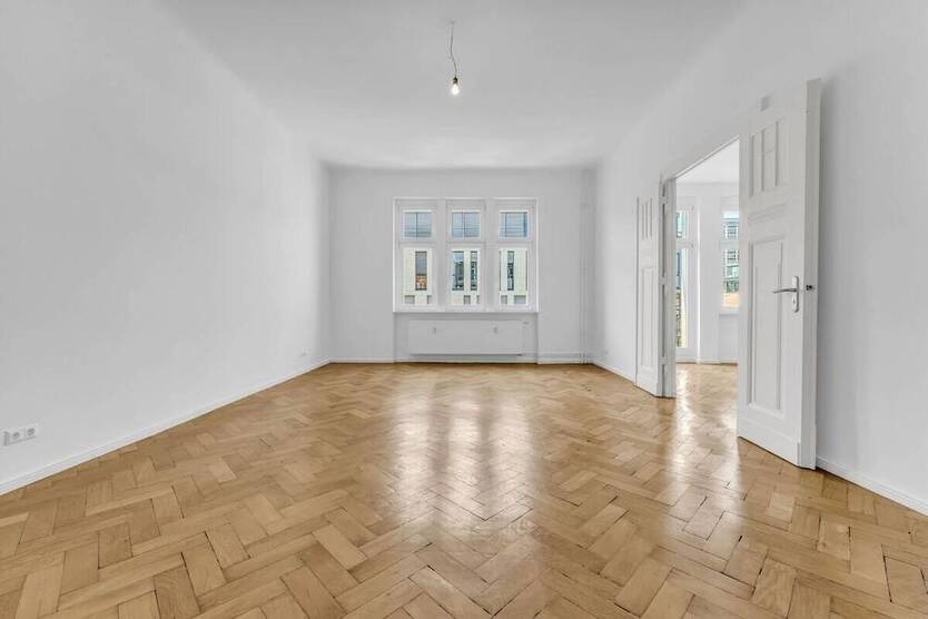 Wilmersdorf - Wohnen mit Charakter - Stilvolle AltbauWohnung mit zwei Balkonen und Lift