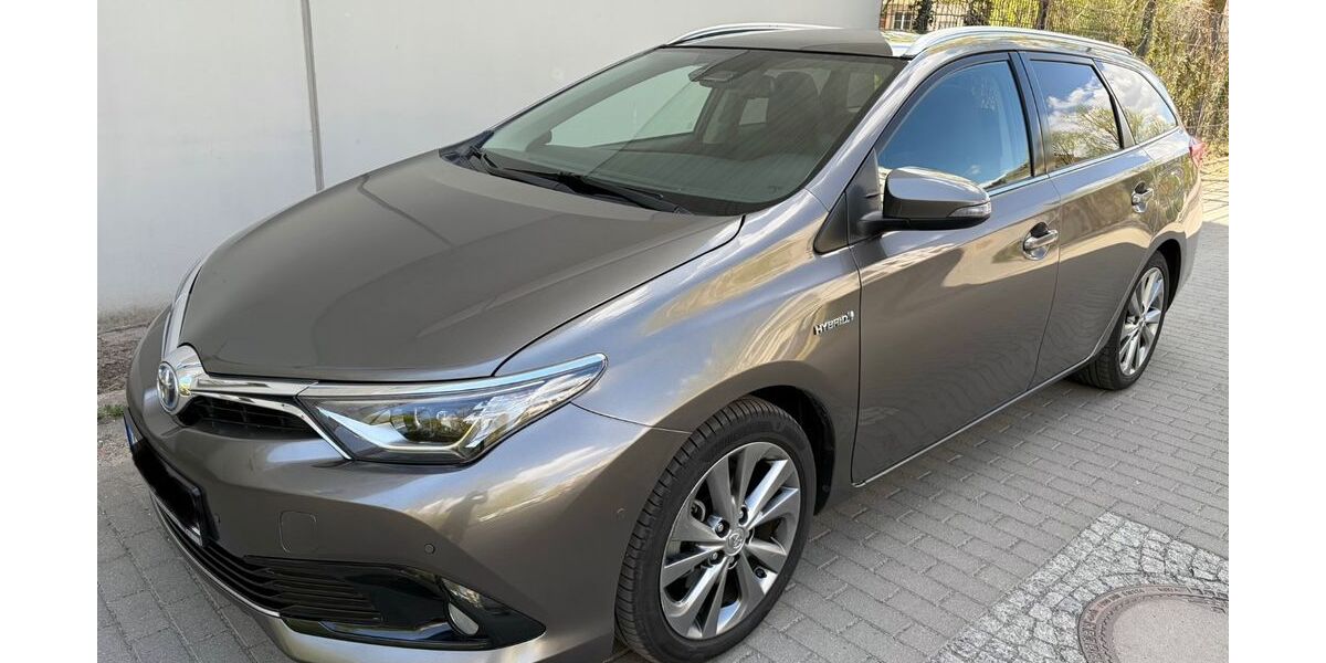 Toyota Auris 98.760 km 16.900 &euro; Berlin 12163