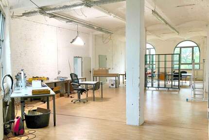 260 qm Industrie-Altbau-Etage - All-in-Miete zimmer