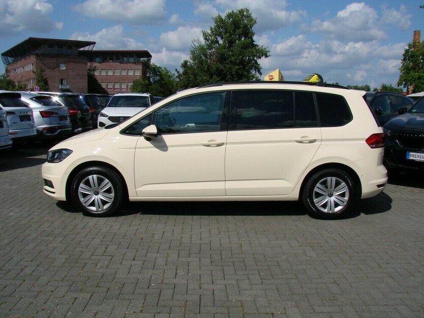 VW Touran 2.0TDI TAXI 7-Sitzer Leder Kamera AHK 89.165 km 27.980 € Falkensee 14612