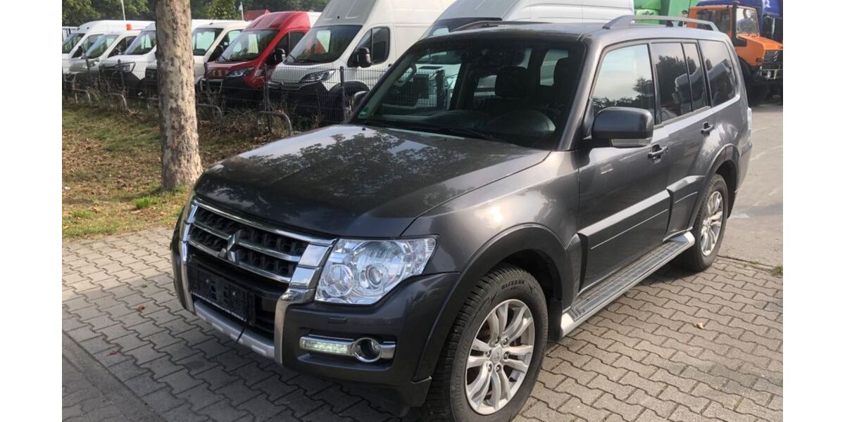 Mitsubishi Pajero 348.564 km 12.900 &euro; Berlin 12526