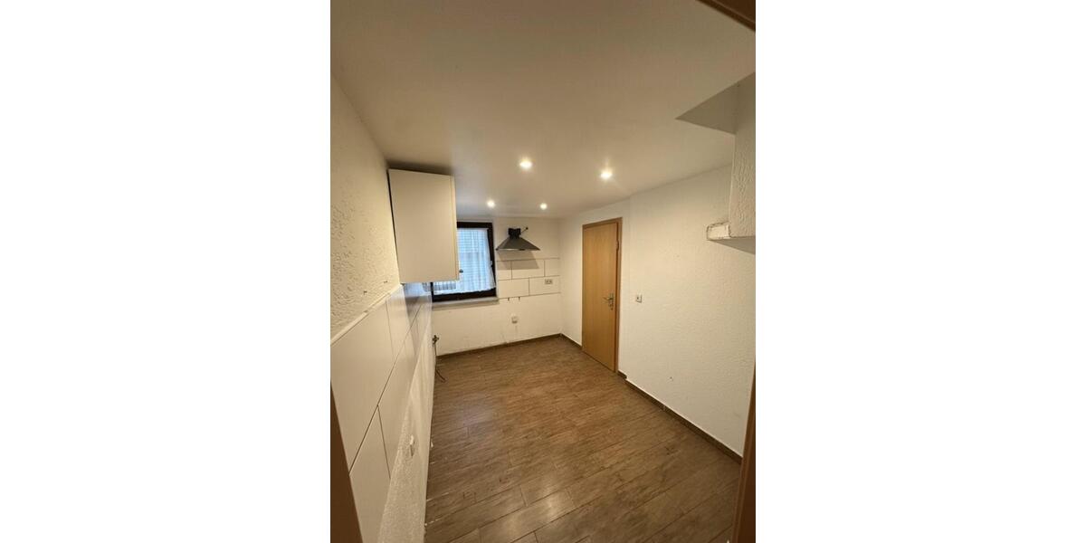 Doppelhaushälfte - 8 Zimmer, 110 m&sup2;, 99.999&euro; | Angebot:27002053