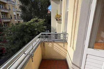 Besondere Altbauwohnung am Helmholtzplatz 2 zimmer