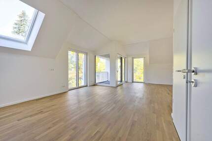 Über den Dächern: Dachgeschoss-Wohnung mit Loggia, Fußbodenheizung und Echtholz-Parkett 2 zimmer