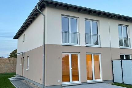 140qm Neubau-Doppelhaushälfte mit 5 Zimmern inkl. Einbauküche, 2 Stellplätzen, Zaun 5 zimmer