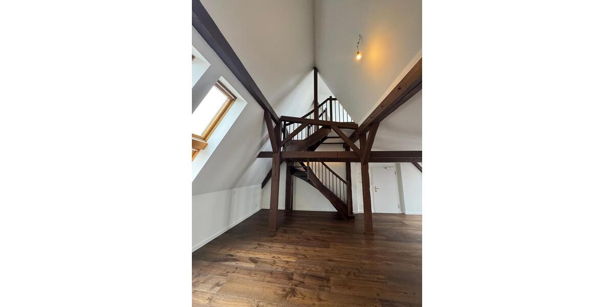 Exklusive und seltene Dachgeschossresidenz 3 zimmer