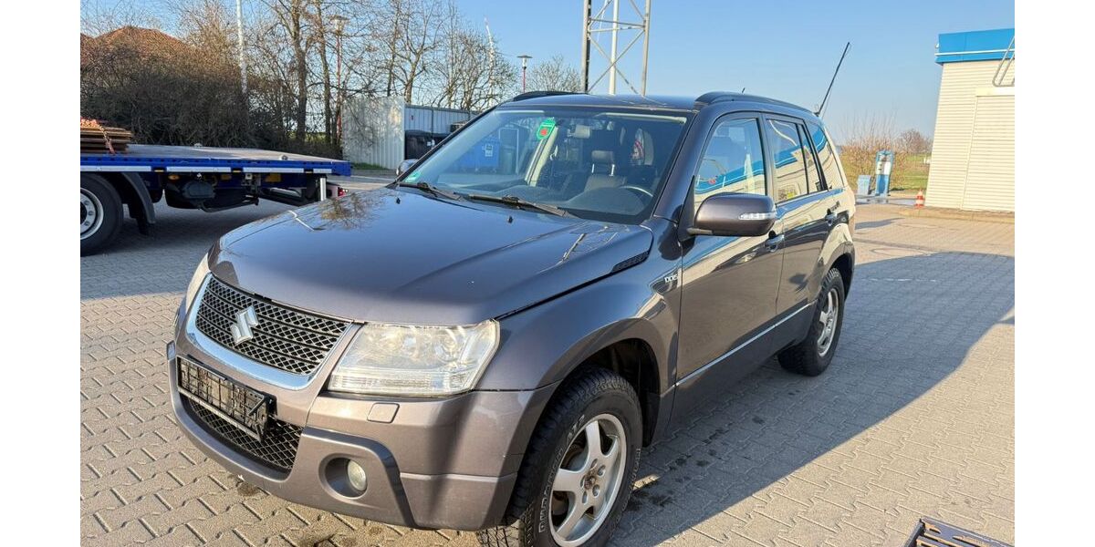 Suzuki Grand Vitara 238.000 km 4.399 &euro; Berlin 12681