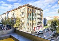 Charmantes Kiezpartment im Altbau mit Balkon, Wintergarten, Stuck