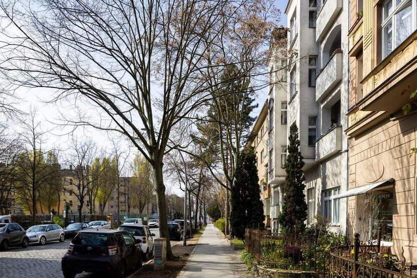 Familienfreundlicher Altbautraum: 3 Zimmer mit sonnigem Balkon - perspektivisch zur Eigennutzung!