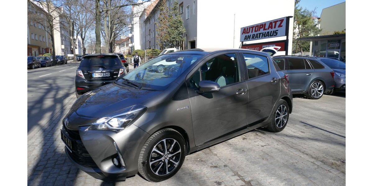 Toyota Yaris 90.725 km 12.950 &euro; Berlin-Tempelhof 12105