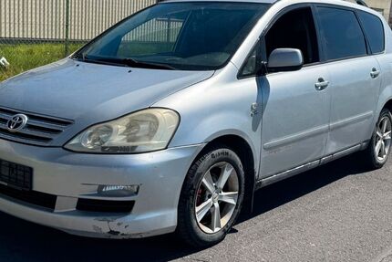 Toyota Avensis Verso 164.556 km 2.400 &euro; Berlin 13629