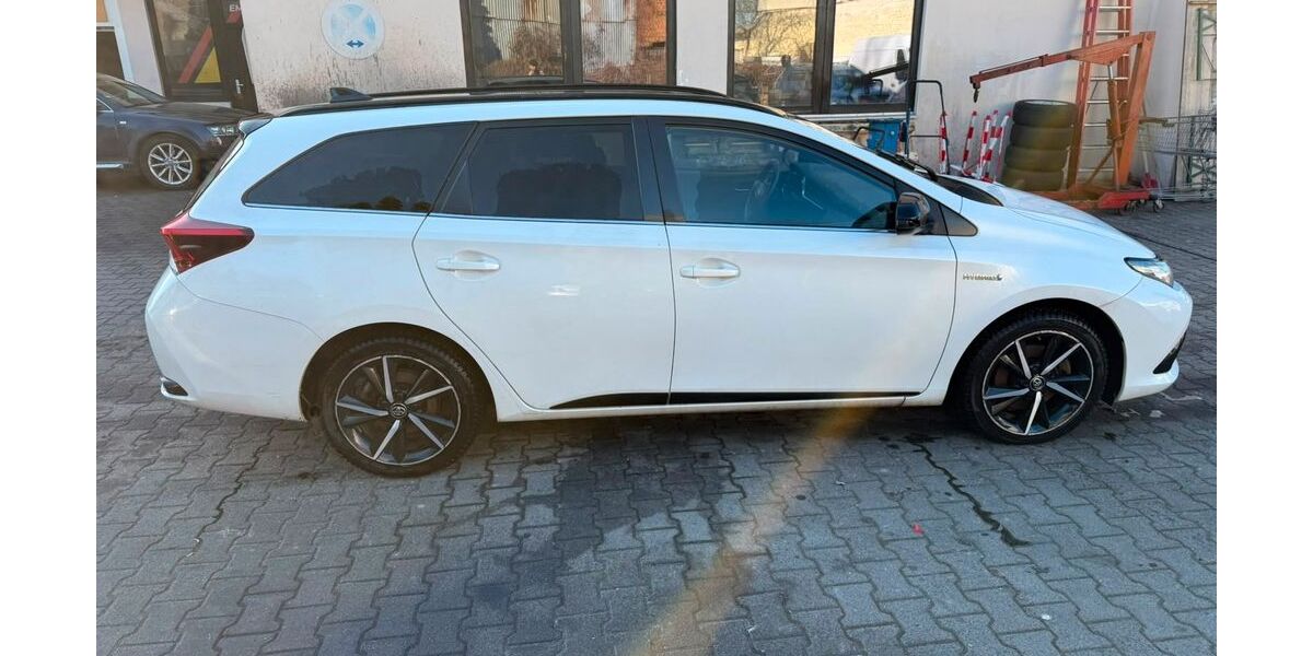 Toyota Auris 246.000 km 8.999 &euro; Berlin 13409