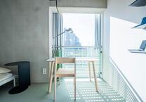 Perfekt als WG: 3,5 Zimmer auf zwei Ebenen mit viel Raum, Einbauküche und Terrasse