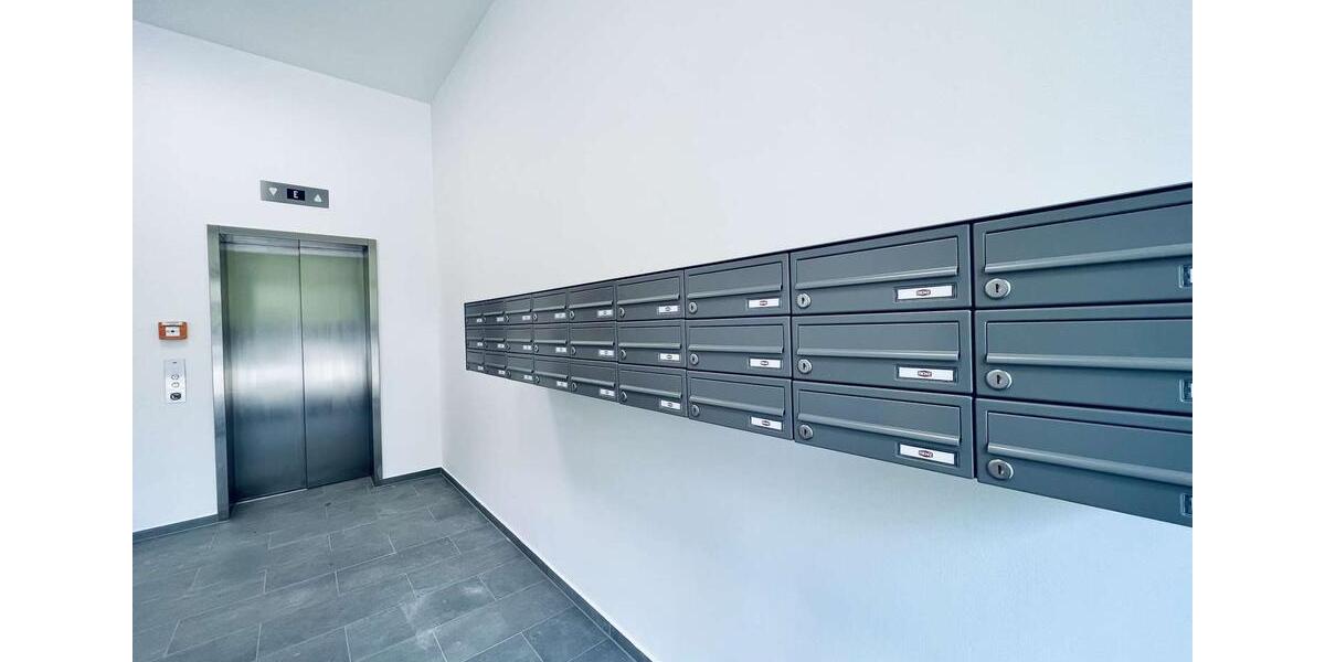 Etagenwohnung Berlin Tempelhof-Schöneberg - 2 Zimmer, 81 m&sup2;, 2.091&euro; | Angebot:26137074