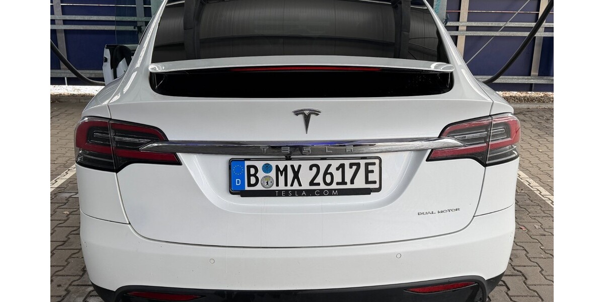 Tesla Model X 153.000 km 39.999 &euro; Berlin 10178