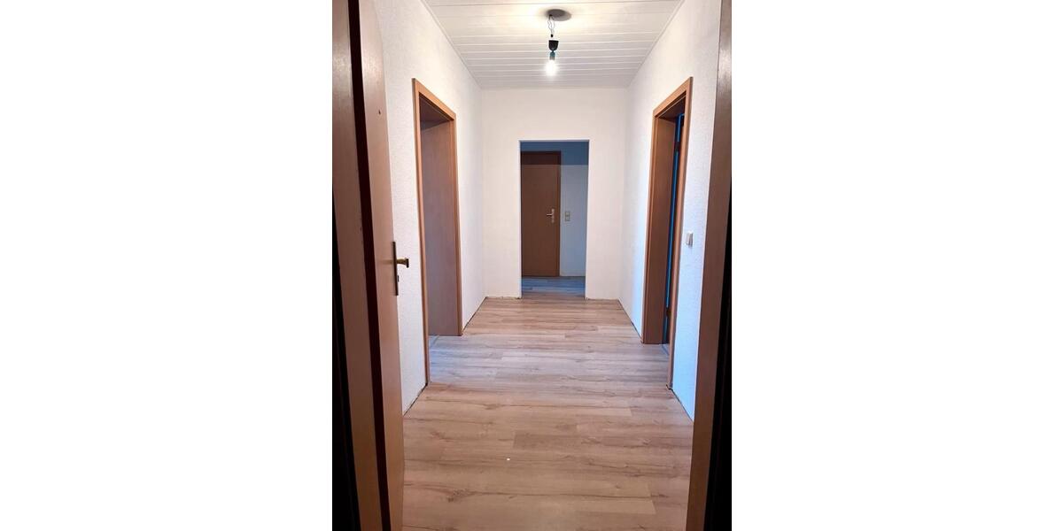 Hochparterre Berlin Marzahn-Hellersdorf - 3 Zimmer, 70 m&sup2;, 400&euro; | Angebot:25948354
