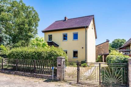 Sanierungsbedürftiges Einfamilienhaus mit Remise in Niederlehme
