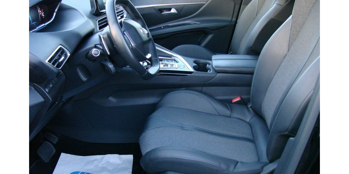 Peugeot 5008 1.2 PureTech130 Allure Pack 7-Sitzer 2WD LED 54.980 km 22.980 &euro; Falkensee 14612