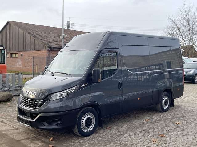 IVECO Daily 86.000 km 22.800 € Berlin 12681