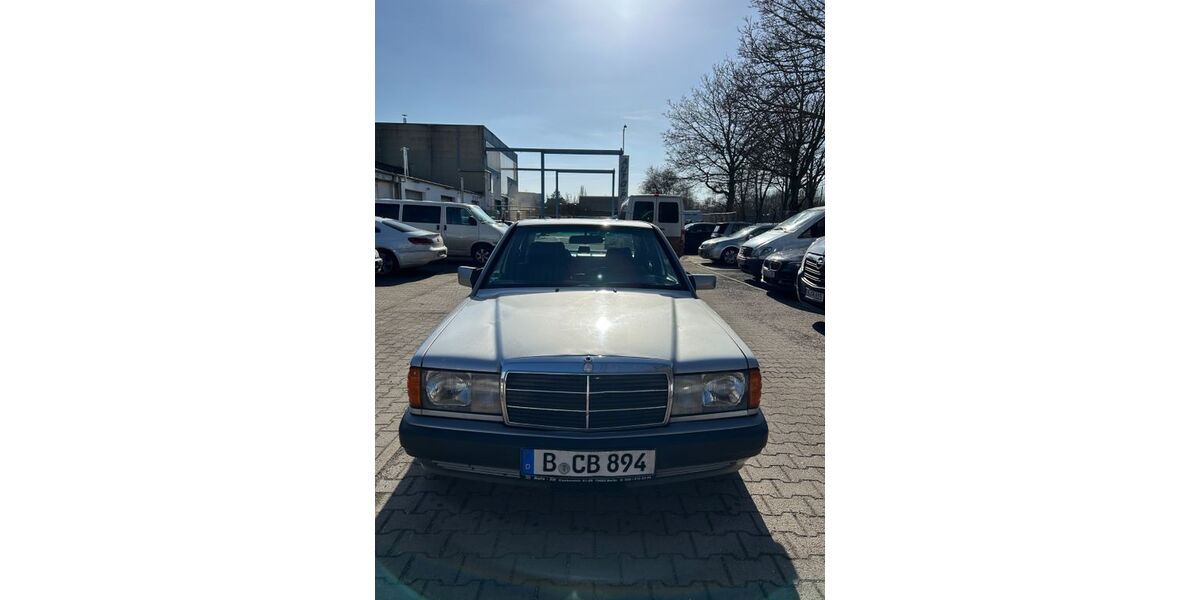 Mercedes-Benz 190 274.106 km 5.900 &euro; Berlin 13507