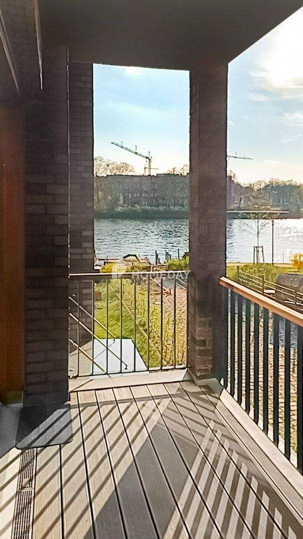 Moderne 2-Zimmer-Wohnung mit Balkon in erstklassiger Wasserlage und Blick auf die Spree 2 zimmer