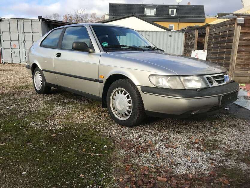 900