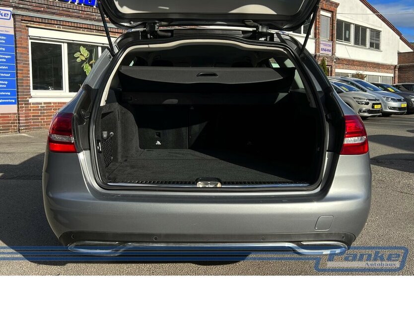 Mercedes-Benz C 250 C -Klasse*LED*Navi*R+F-Cam*Leder*Belüftete 87.057 km 17.990 € Berlin 13187