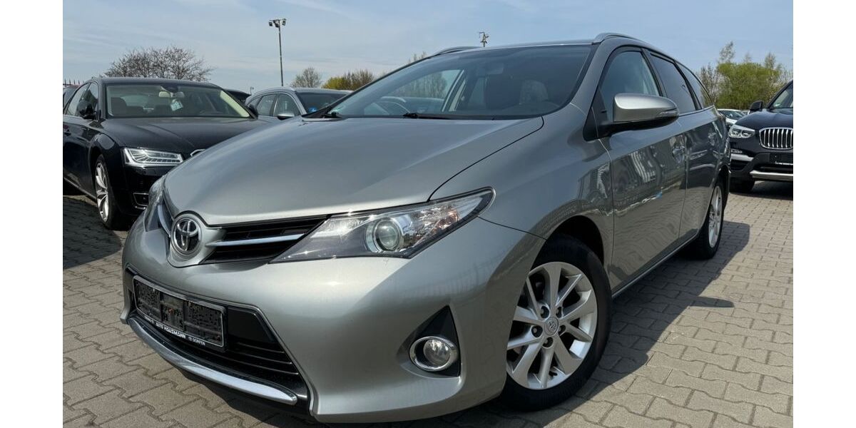Toyota Auris 242.000 km 7.299 &euro; Oberkrämer 16727