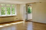 Westend: *Mit Potential für 3 Zimmer* Modernisierungsbedürftig mit Süd-Balkon, Lift & TG-Stellplatz