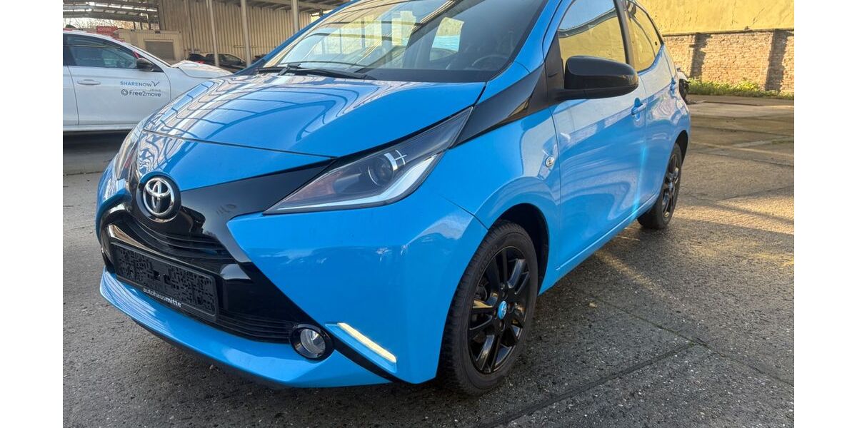 Toyota Aygo (X) 79.000 km 9.890 &euro; Berlin 12099