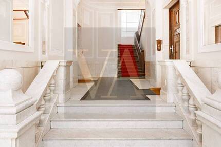 Repräsentatives Altbaujuwel – Stilvoll saniertes Wohnen & teilgewerblich in feinster Lage 8 zimmer