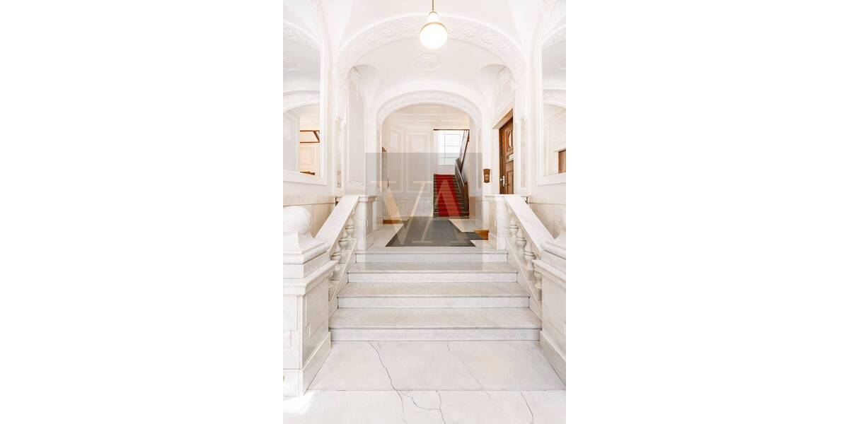 Repräsentatives Altbaujuwel – Stilvoll saniertes Wohnen & teilgewerblich in feinster Lage 8 zimmer