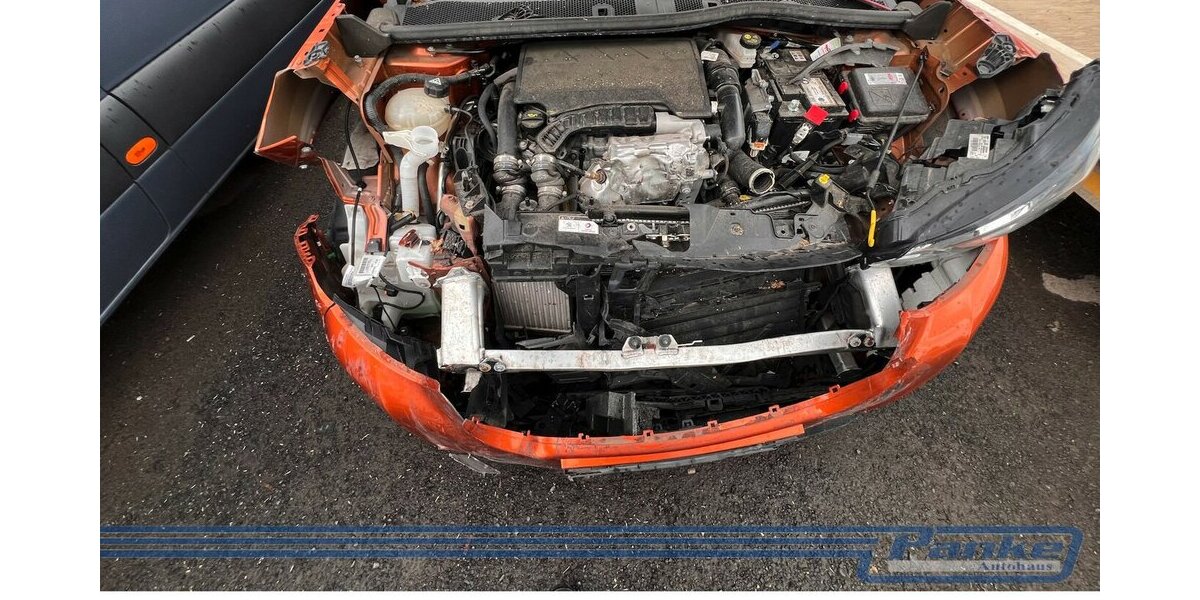 Peugeot 2008 1.2 PureTech 100 Active Pack*Unfall* 21.200 km 4.950 &euro; Berlin 13187