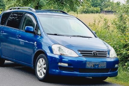 Toyota Avensis Verso 154.665 km 2.450 &euro; Berlin 13629