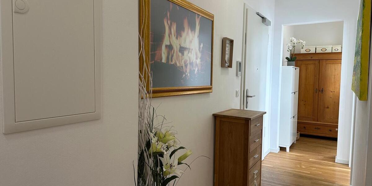 Hochwertig eingerichtete DG-Wohnung mit großer Dachterrasse u. schöner Aussicht auf den Hahneberg 4 zimmer