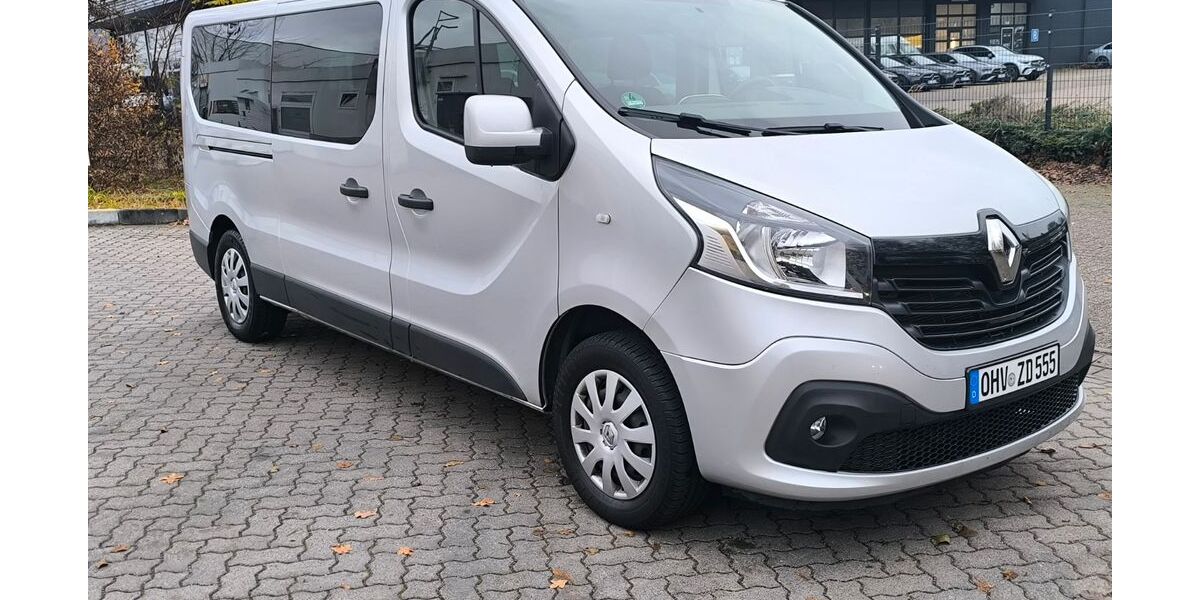 Renault Trafic 99.899 km 17.900 &euro; hennigsdorf 16761