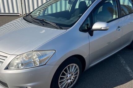 Toyota Auris 294.000 km 3.699 &euro; Berlin 12057