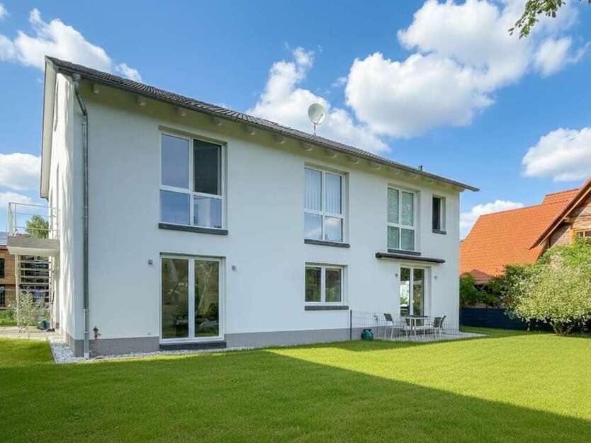 Haus zum Kaufen in Birkenwerder 845.000 € 275 m²