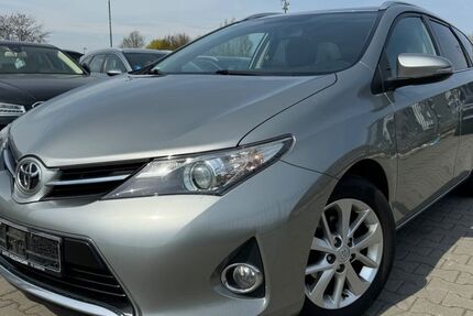 Toyota Auris 242.000 km 6.999 &euro; Oberkrämer 16727