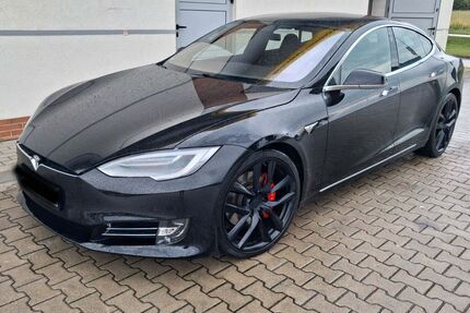 Tesla Model S 93.000 km 37.500 € Berlin 13349