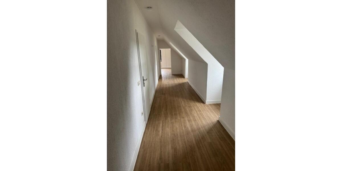 Dachgeschoßwohnung Ludwigsfelde - 3 Zimmer, 96 m&sup2;, 1.728&euro; | Angebot:21173589