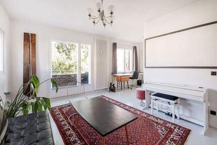 Helle Balkonwohnung im Kiez mit PKW-Stellplatz 2 zimmer