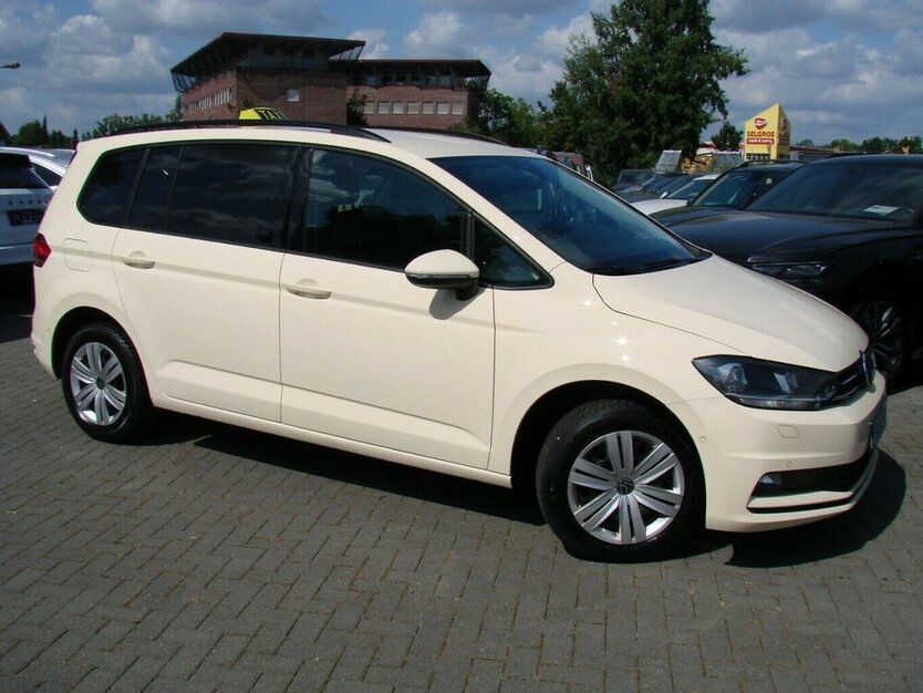 VW Touran 2.0TDI TAXI 7-Sitzer Leder Kamera AHK 89.165 km 27.980 € Falkensee 14612